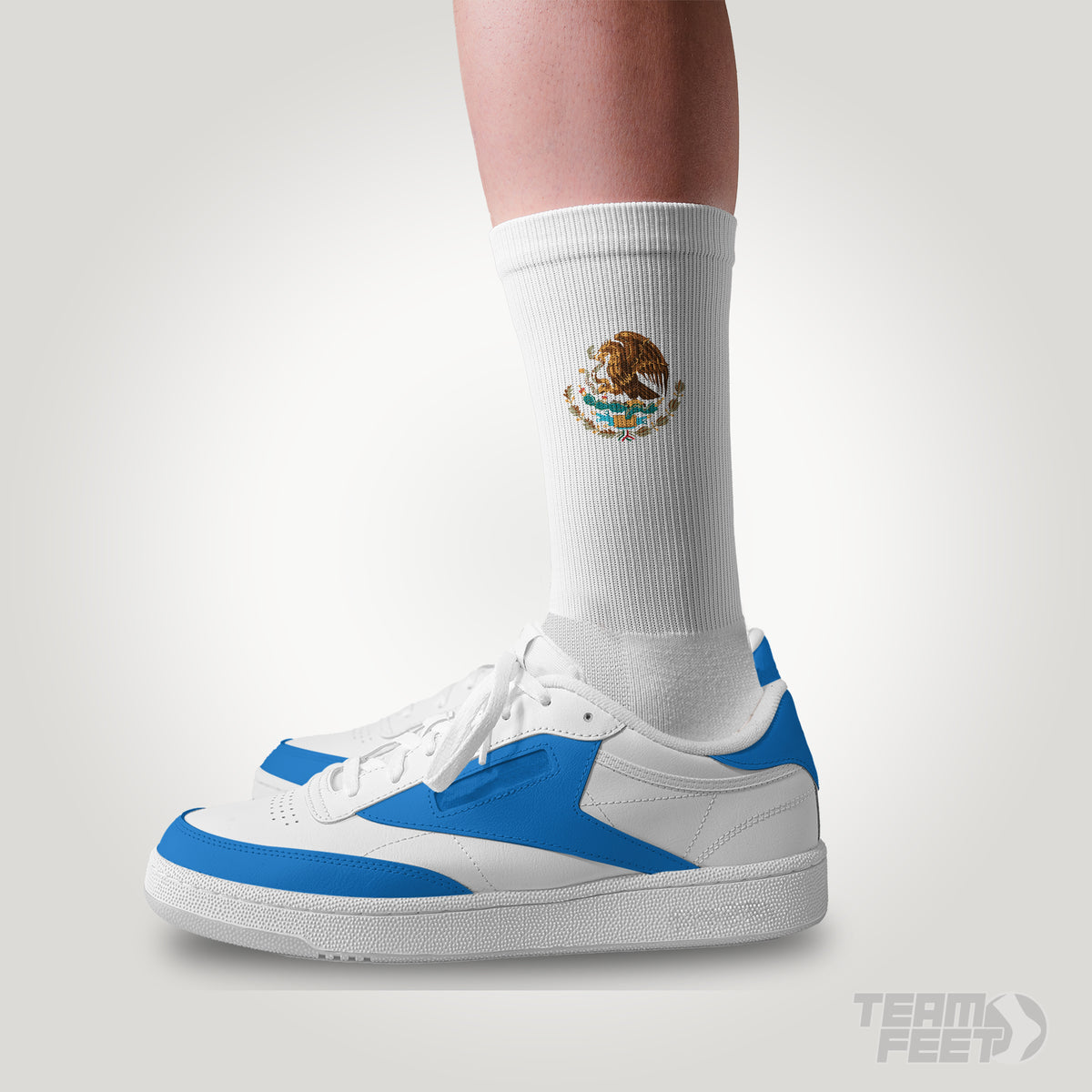 Junior - CREW mockup