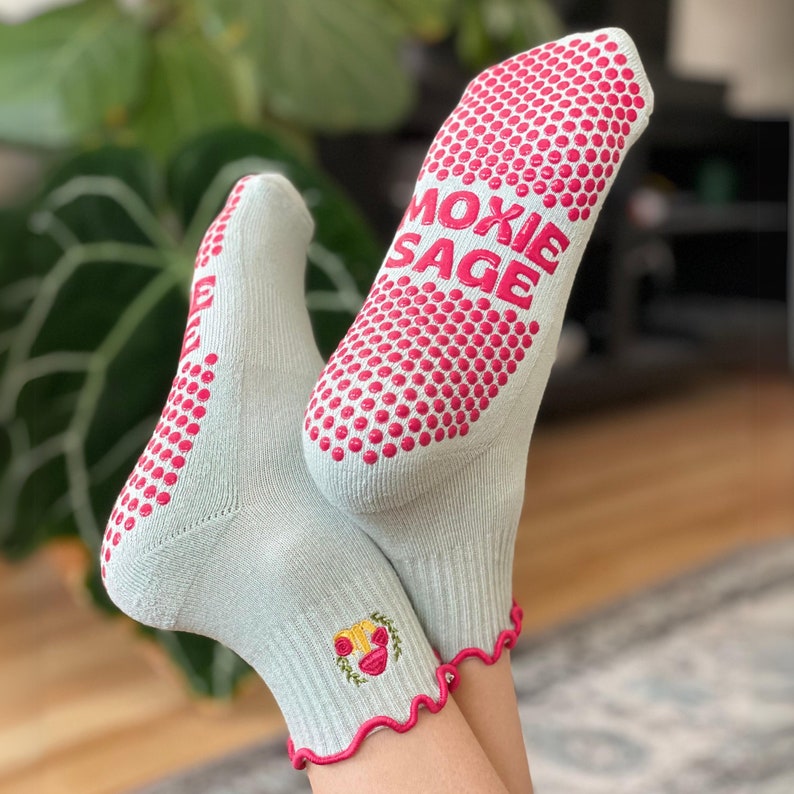 Custom Pilates Socks - RUFFLE GRIP QUARTER — view 5